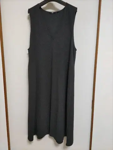 유니클로 UNIQLO 오버롤 스커트 V넥 차콜 그레이 XL