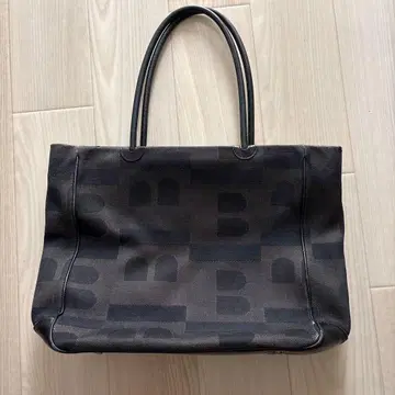 [ 가격 인하 가능 ] BALLY 블랙 로고 토트백