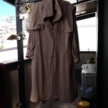 2웨이 베이지 버튼식 롱 코트 시마무라