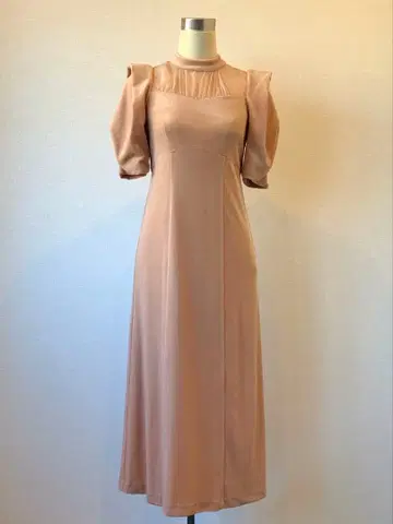 릴리 브라운 시어 넥 벨로아 드레스