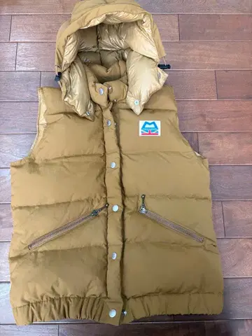 MOUNTAIN EQUIPMENT 다운 베스트 S 카멜 후드 부착