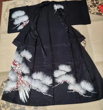 단피 블랙 베이스에 화이트 소나무