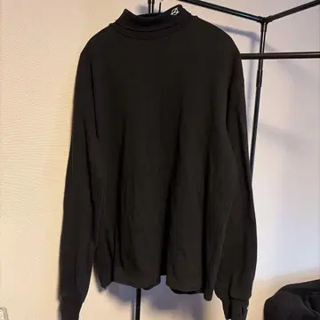 블랙 스트라이프 하이넥 긴팔 티셔츠