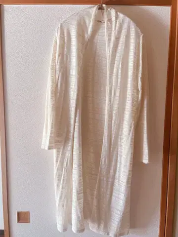 화이트 스트라이프 가디건