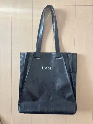 [ 새상품급 ] UN3D. 아쓰리디 메탈릭 오리가미 토트 블랙