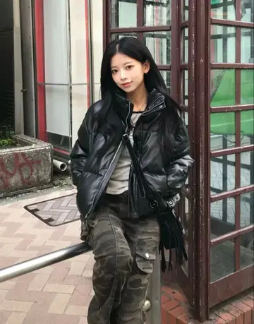 [ emmy ] 가죽 터치 패디드 숏 블루종