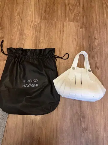 새상품급 HIROKO HAYASHI 화이트 핸드백