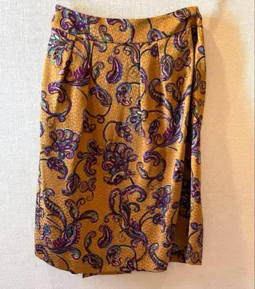 폴 스튜어트 페이즐리 골드 계열 스커트