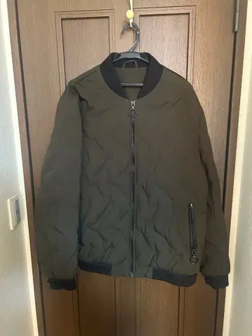 올리브 그린 봄버 자켓