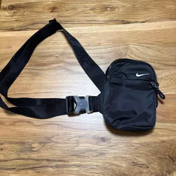 나이키 블랙 숄더백 미사용품