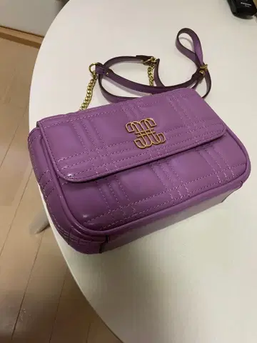 질스튜어트 퍼플 퀼팅 숄더백