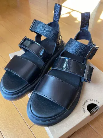 닥터 마틴 GRYPHON 블랙 샌들