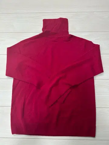 UNIQLO 붉은색 긴팔 캐시미어 M 사이즈