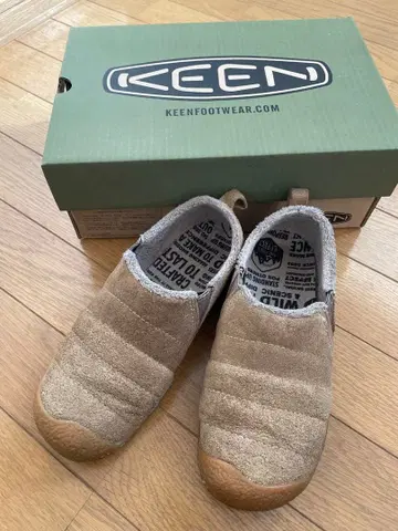 KEEN 스웨이드 슬립온 베이지