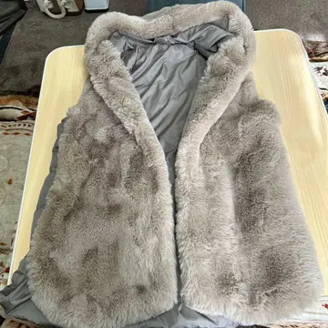 퍼 달린 그레이 베스트