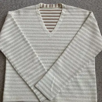 아이보리 V넥 니트 긴팔