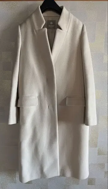 나노 유니버스 화이트 체스터 코트
