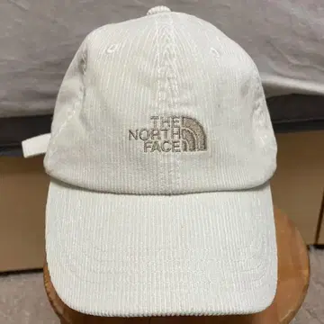 THE NORTH FACE 코듀로이 캡 화이트