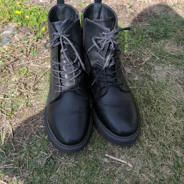오리엔탈 트래픽 블랙 레이스업 부츠