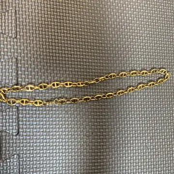 골드 체인 목걸이 중간