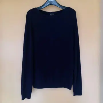 Letroyes 루트로와 네이비 니트