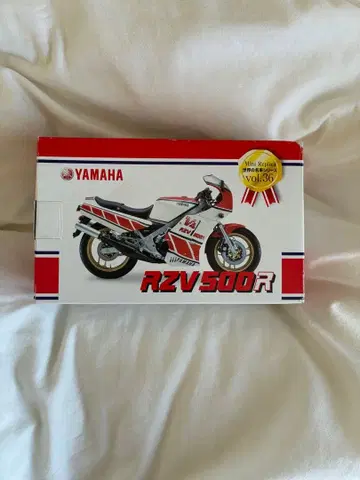 야마하 RZV500R 바이크 피규어