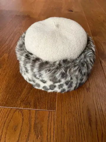 새상품 OVERRIDE 레오파드 무늬 퍼 울 베레모 57.5cm