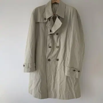 더반 베이지 더블 브레스트 트렌치코트