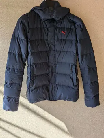 PUMA 울트라 라이트 리얼 다운 후드 부착 다운 자켓 네이비