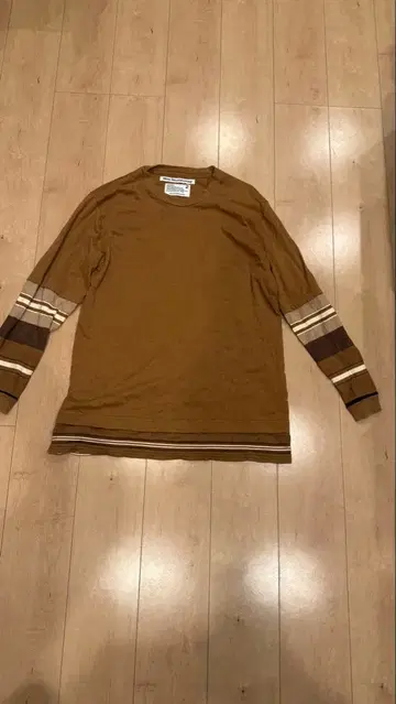 화이트 마운티니어링 레이어드 티셔츠