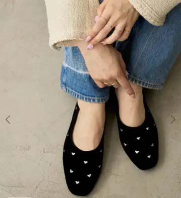 르 타론 하트 플랫슈즈 블랙 25cm