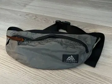 GREGORY 바디백 그레이