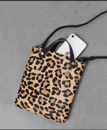 송치 레오파드 무늬 숄더백