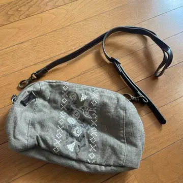 Samansa Mos2 자수 그레이 숄더백