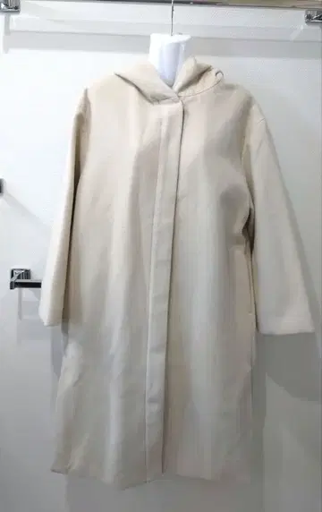 AZUL 후드 부착 크림색 노카라 코트