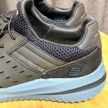 스케쳐스 Delson 3.0 와이드 남성용 슬립온 25.0cm 브라운