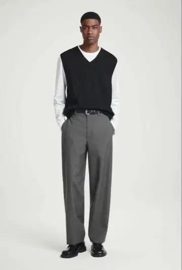 COS V넥 베스트 울 블랙