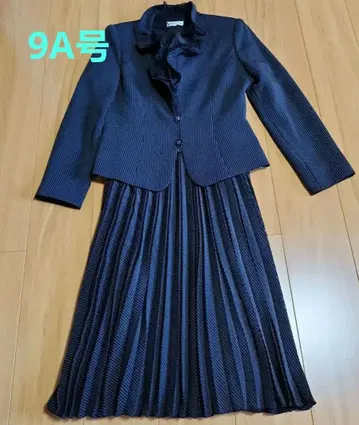 네이비 스트라이프 프릴 스커트 수트