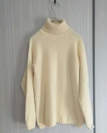 크림색 터틀넥 니트 스웨터 캐시미어 100%