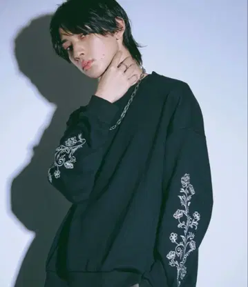 [엘르 로제트] 소매 자수 헤비 웨이트 맨투맨