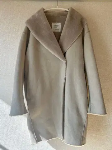 [ 새상품급 ] CLOCHE 페이크 무스탕 코트