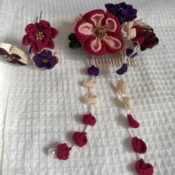 꽃 모티브의 일본 의류 머리 장식 세트
