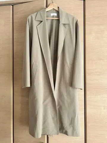 Lui's 베이지 롱 트렌치코트