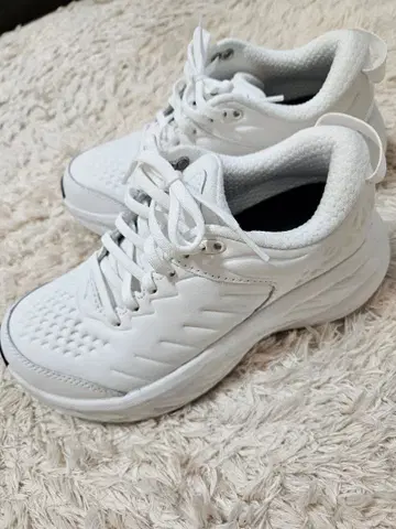 호카 화이트 스니커즈