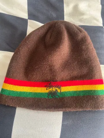 브라운 니트 모자 스트라이프 디자인