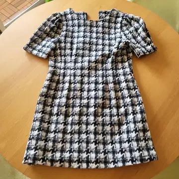 체크 무늬 반팔 미니 원피스