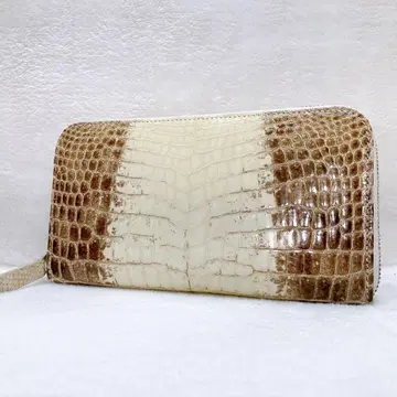 새상품급 크로커다일 히말라야 장지갑 라운드 지퍼 센터 부분