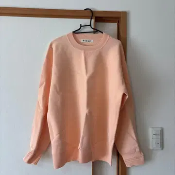 PINUE 피치 핑크 크루넥 긴팔 스웨터