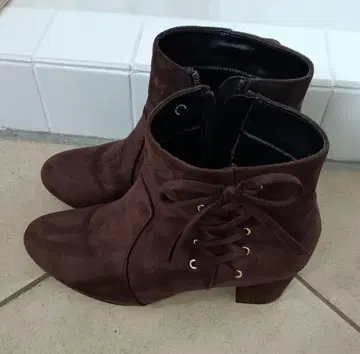 스웨이드 느낌 브라운 계열 리본 부츠