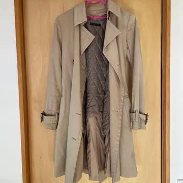 베이지 트렌치코트 퀼팅 안쪽